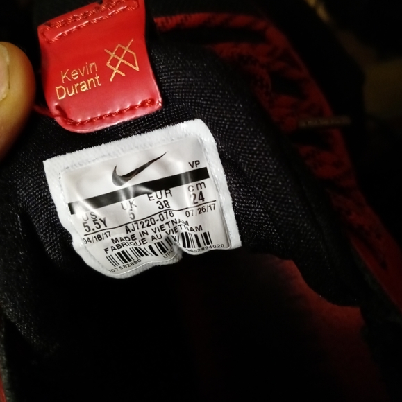 🩳🏀NIKE KEVIN DURANT SHOES👟👟🏀SIZE 5.5Y,A NICE VINTAGE GIFTING! 🎁 - Picture 2 of 10